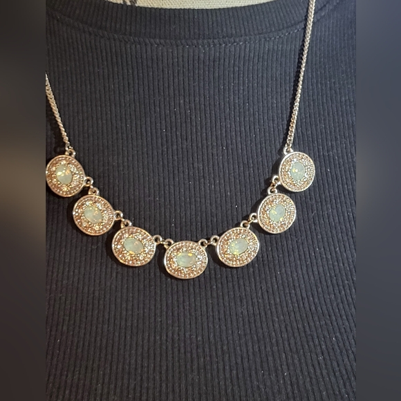 pretty necklace - Picture 2 of 5